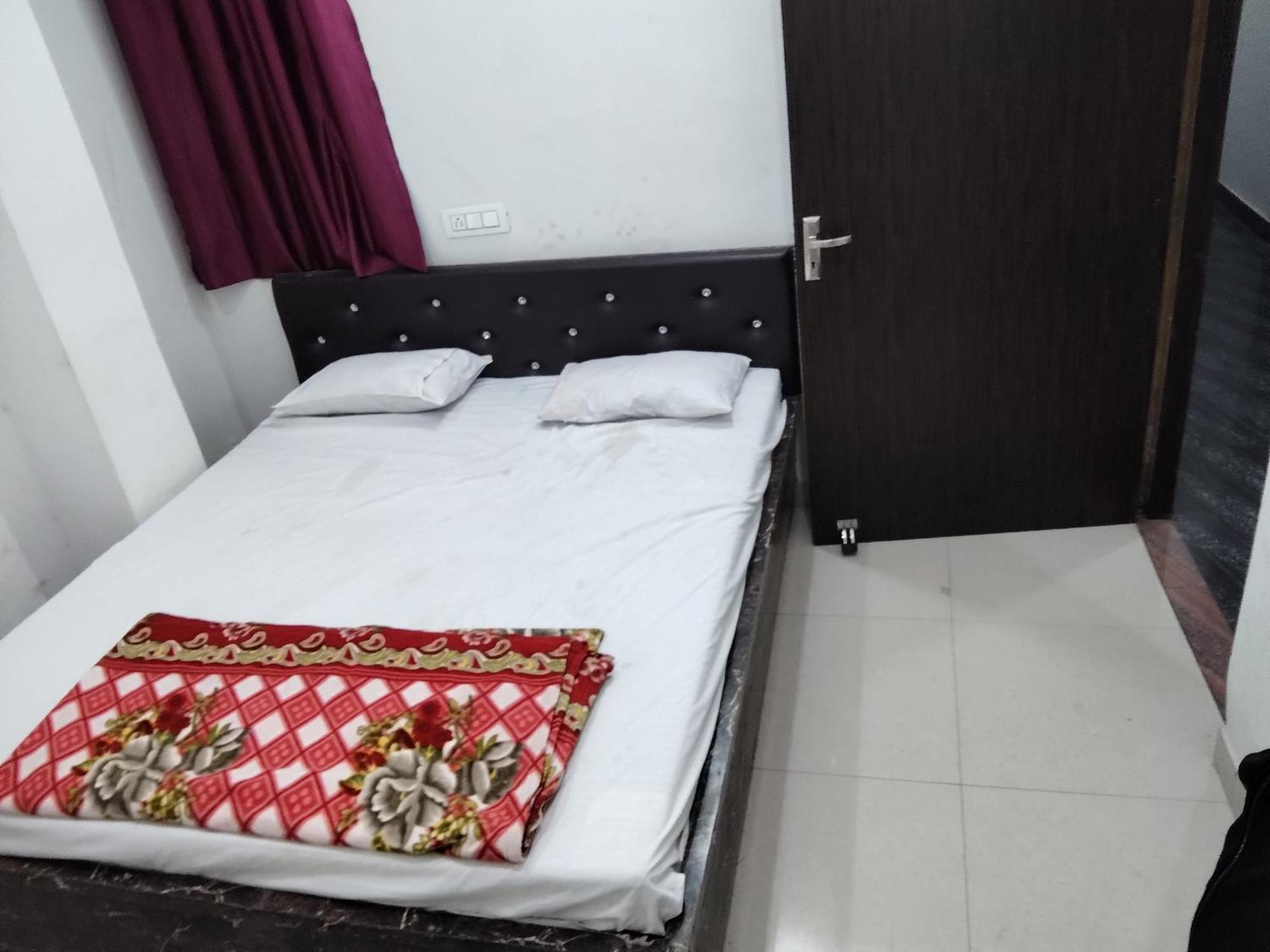 Hotel Satyendra Deoghar Room photo